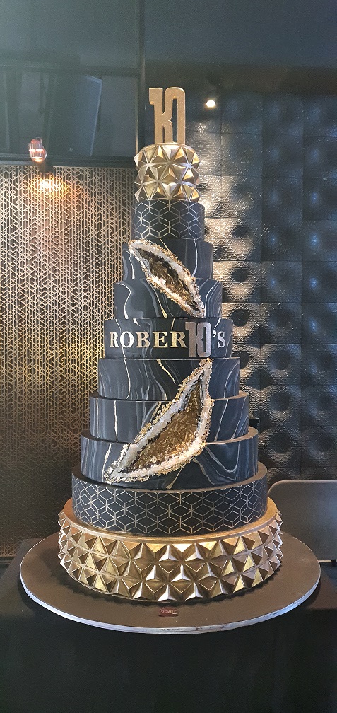Roberto's 10th Year Anniversary Cake 