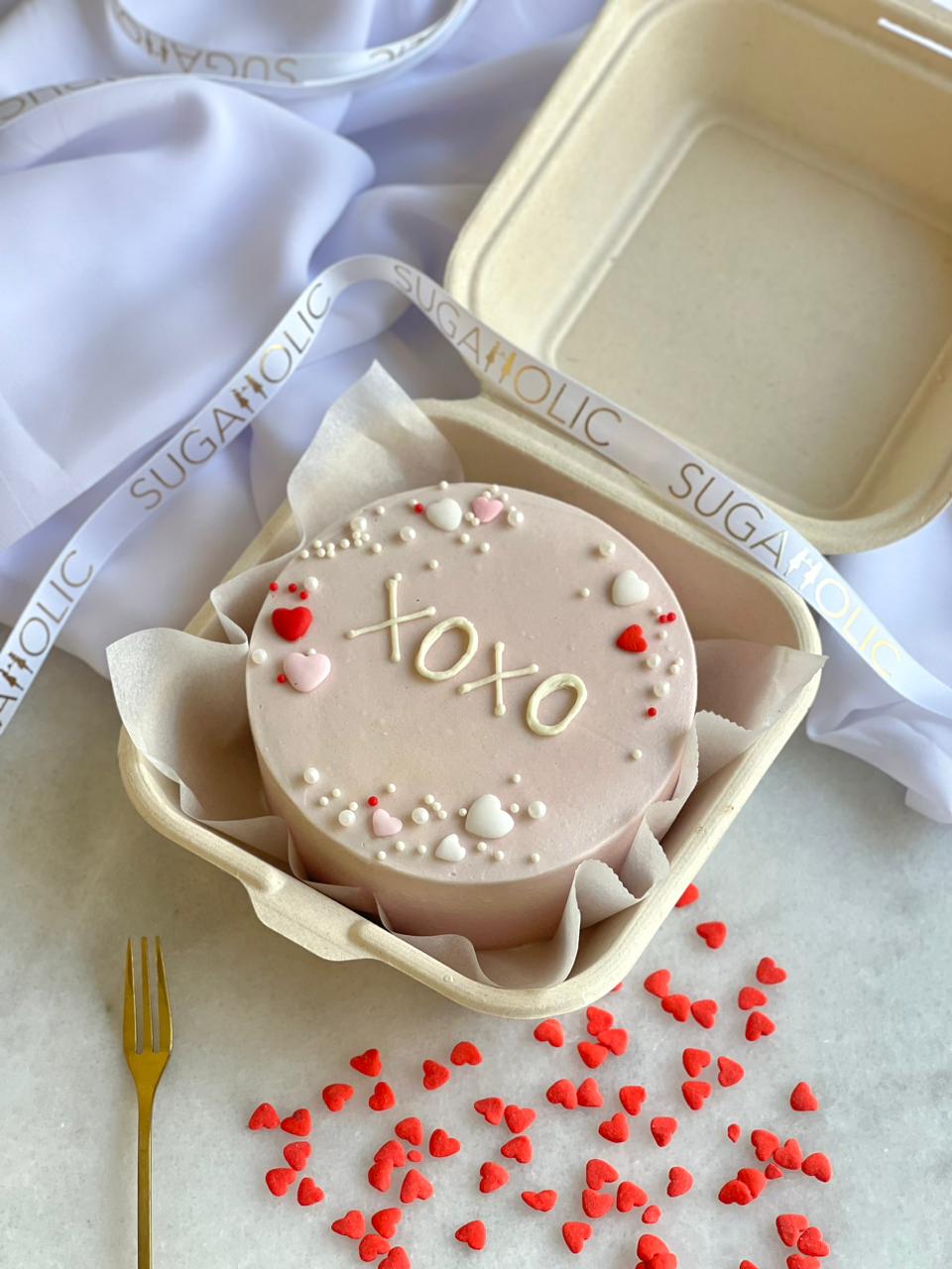 XOXO Round Bento Cake