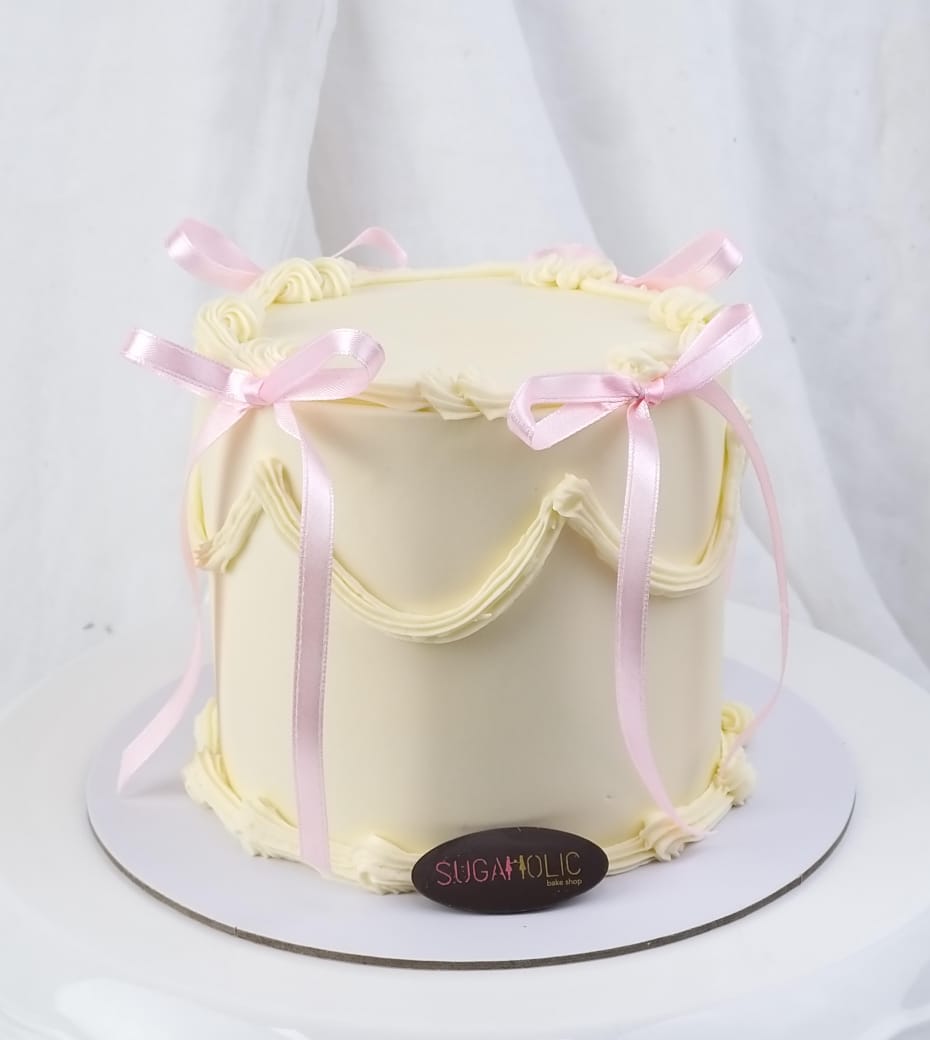 Cute White Vintage Buttercream Cake 
