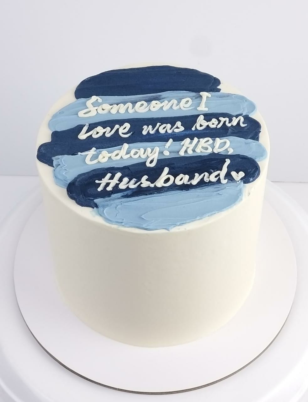 Minimalist Blue Cake 01