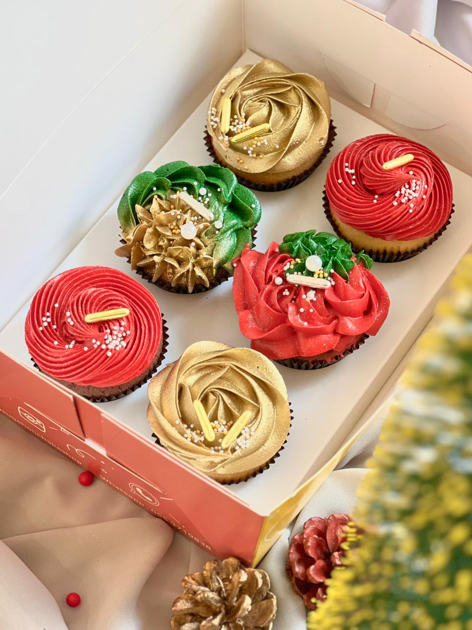 Christmas Vibes Cupcakes ( set of 6 )