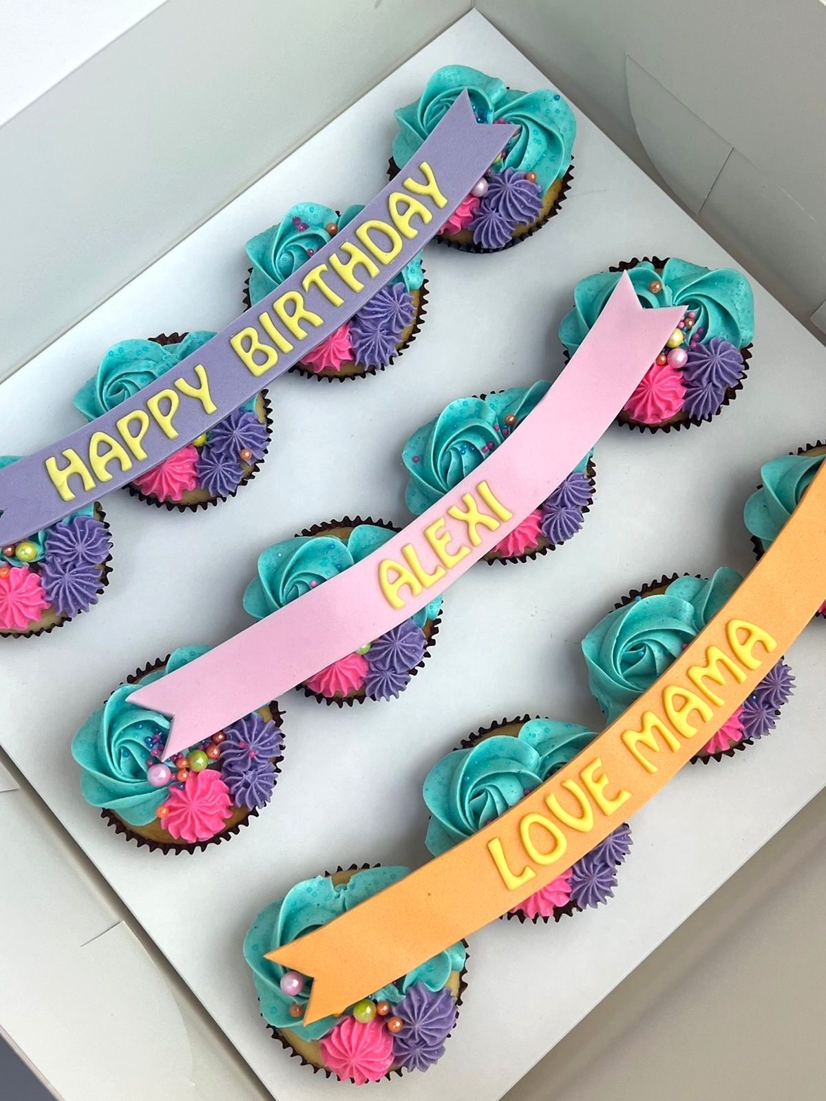Box of 12 Cupcakes with Message
